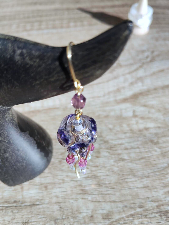 花しゃらくらげ 片耳ピアス | iichi 日々の暮らしを心地よくする
