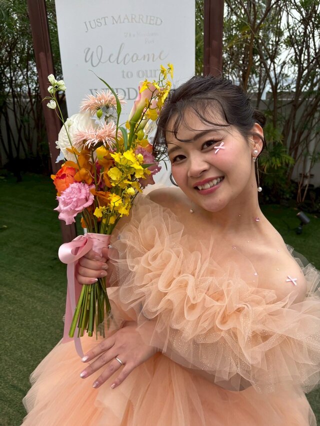 実例写真！可愛い カラードレス オレンジ 取り外しオフショルダー