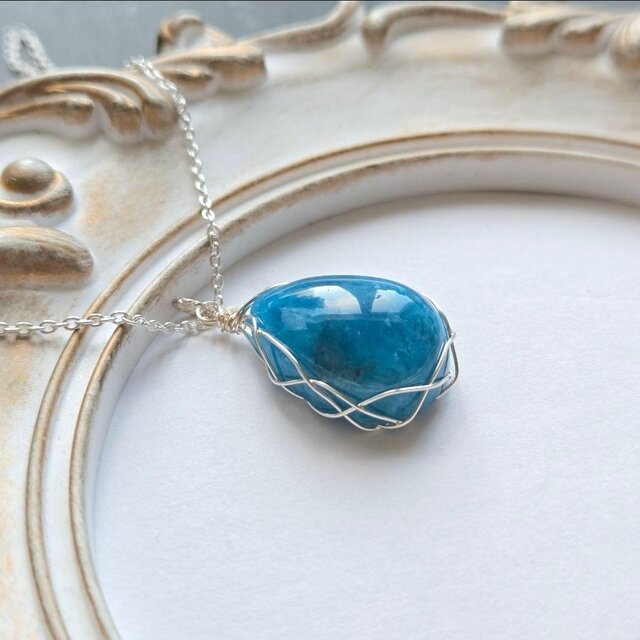 受注制作】雫 アパタイトの ワイヤーラッピング ペンダント トップ