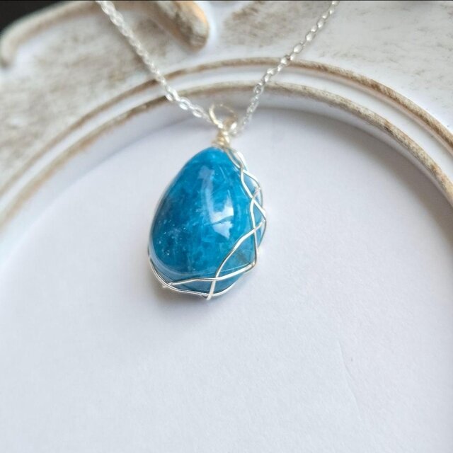 受注制作】雫 アパタイトの ワイヤーラッピング ペンダント トップ