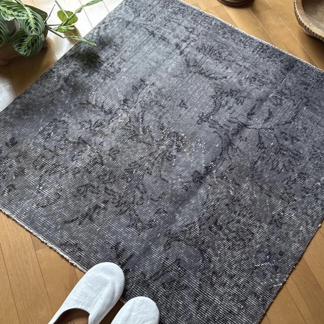 92.5×92.5 正方形 ダークグレイ ボタニカル トルコヴィンテージラグ