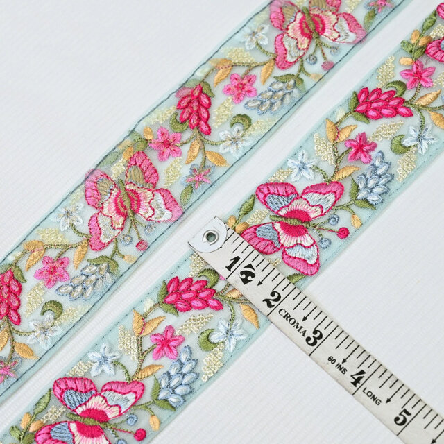 インド刺繍リボン50cm切り売り 蝶々とお花 チュール ブルー地 5.0cm幅