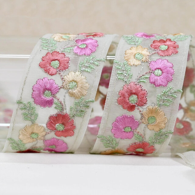 インド刺繍リボン50cm切り売り フラワー チュール グリーン地 4.5cm幅