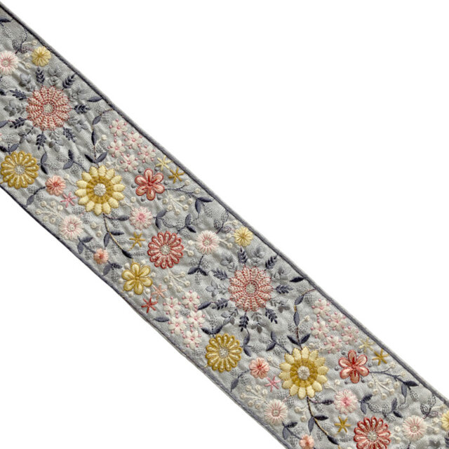 インド刺繍リボン50cm切り売り スザニフラワー グレー地 10.0cm幅 花
