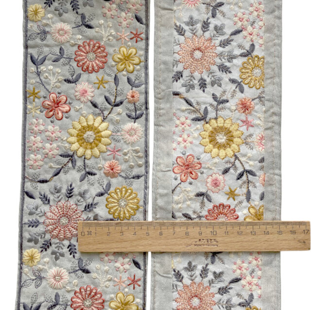 美品✨45R ku・Ra・siバンダナ刺繍ポンチョ　グレー　花柄 インド刺繍リボン50cm切り売り スザニフラワー グレー地 10.0cm幅 花