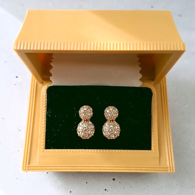 黄色 スワロフスキー 箱 presented by Couturier Always have