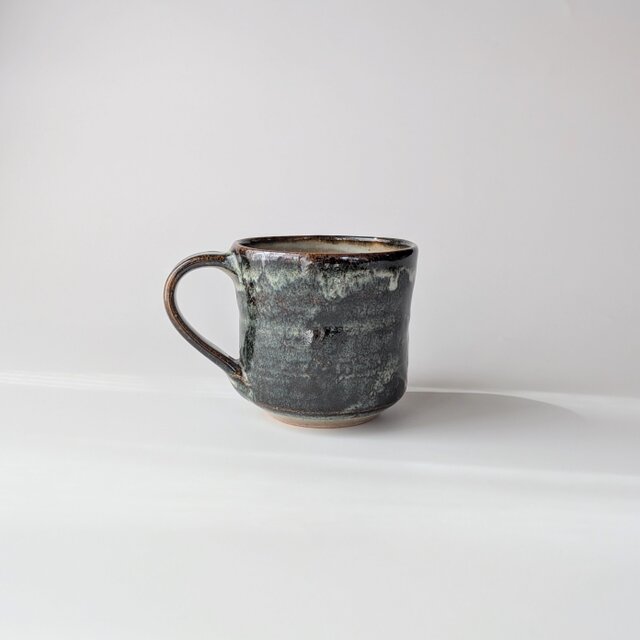海鼠釉のマグカップ 【手仕事 民藝 和 陶器】 | iichi 日々の暮らしを