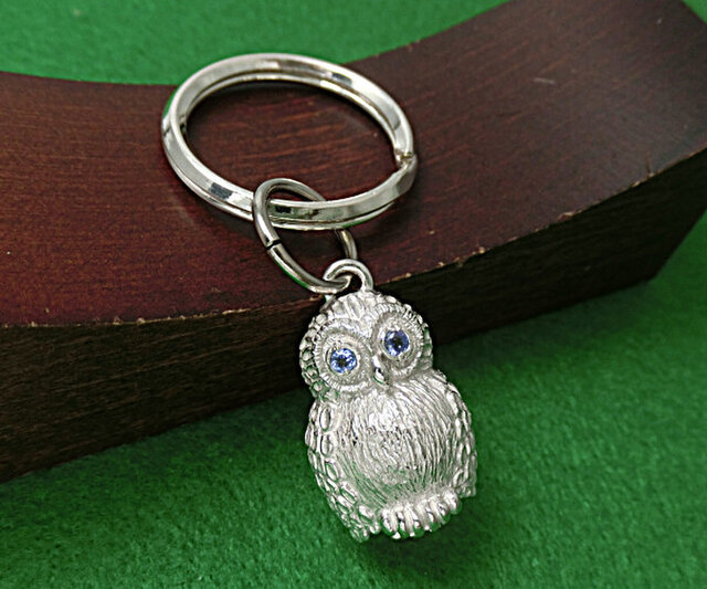 フクロウのキーホルダー』シルバー製/天然タンザナイト入り 【あなたの