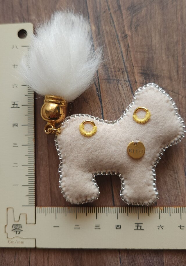 お馬さんのきらきらバッグチャーム | iichi 日々の暮らしを心地よく