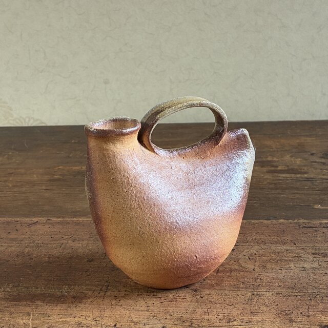 穴窯焼成 焼締の花入れ｜古信楽白土｜一輪挿し・一点物 | iichi 日々の