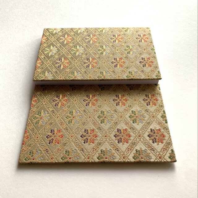 光彩十字 』 金襴織物御朱印帳 B6 大判サイズ 花十字 菱紋様