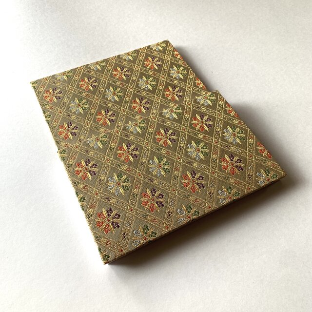 光彩十字 』 金襴織物御朱印帳 B6 大判サイズ 花十字 菱紋様