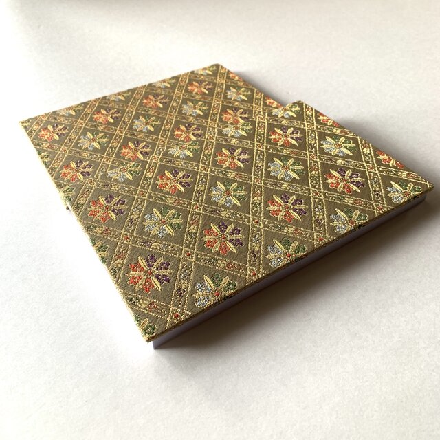 光彩十字 』 金襴織物御朱印帳 B6 大判サイズ 花十字 菱紋様
