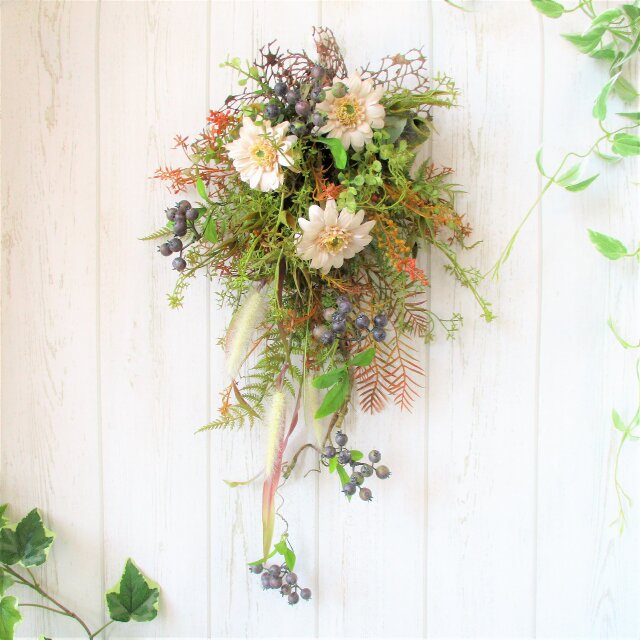 ガーベラ と ブラックベリー の ナチュラルスワッグ ns709 | iichi