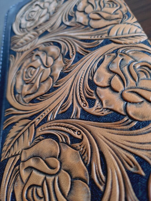 薔薇のお財布 レザーカービング ラウンドファスナーウォレット | iichi