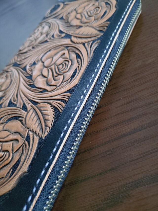 薔薇のお財布 レザーカービング ラウンドファスナーウォレット | iichi