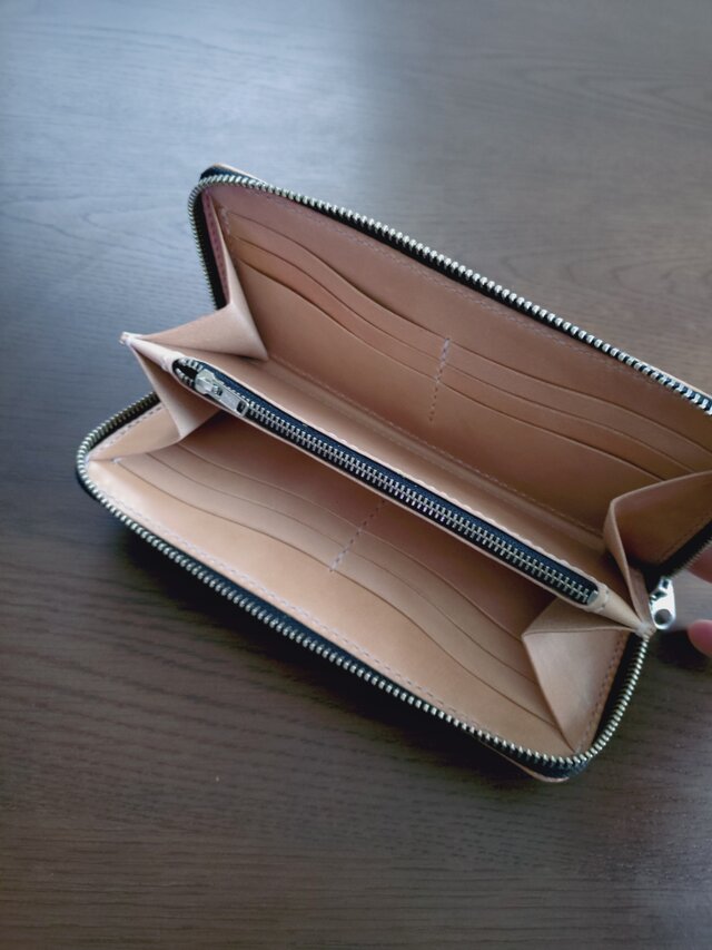 長財布　薔薇のカービング　ラウンドファスナーウォレット 薔薇のお財布 レザーカービング ラウンドファスナーウォレット | iichi