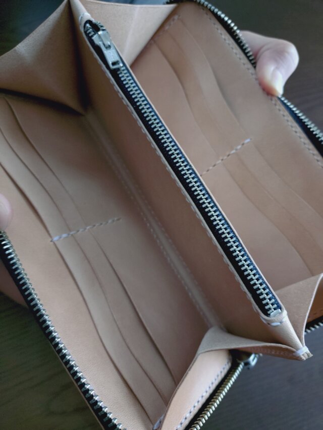 薔薇のお財布 レザーカービング ラウンドファスナーウォレット | iichi