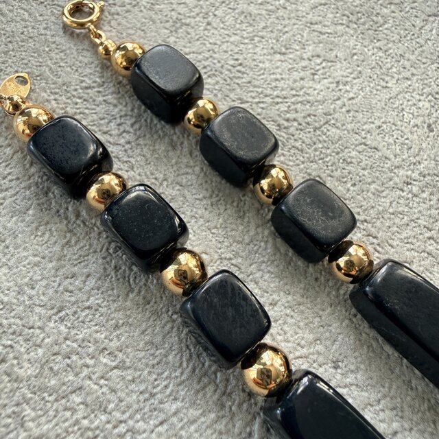 NT19-【 TRIFARI 】トリファリ・ヴィンテージネックレス Black Acrylic