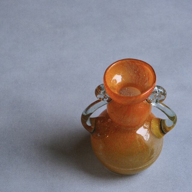 イタリア製　オレンジのガラス花瓶 ドイツ製 / ヴィンテージ / ガラス花瓶 / オレンジ | iichi 日々の