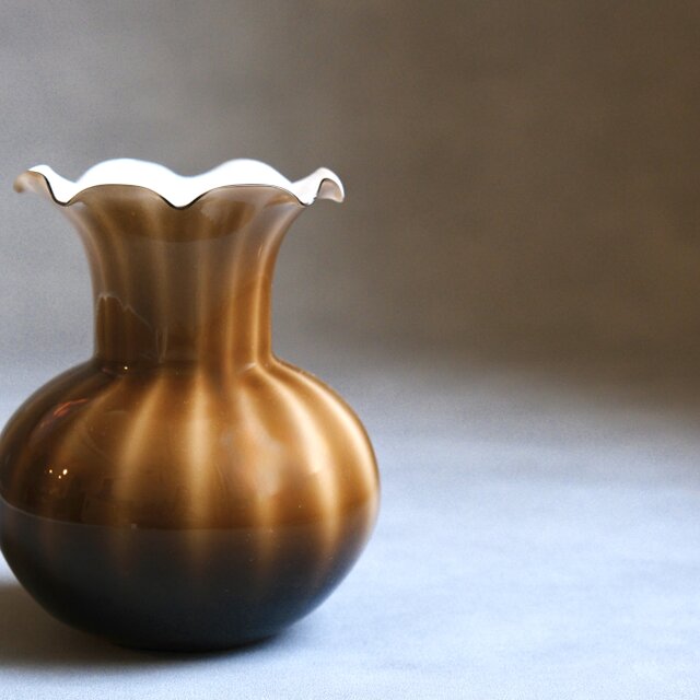 専用　アンティーク花瓶 ドイツ製 / ヴィンテージ / ガラス花瓶 / ブラウン | iichi 日々の