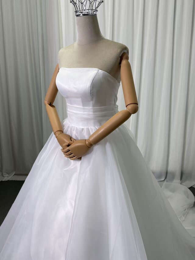 ウェディングドレス ベアトップ Aライン バックリボン エレガント 結婚