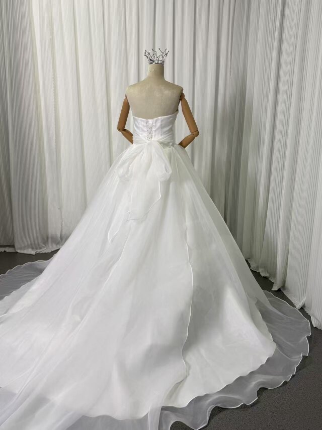 ウェディングドレス　Aライン　バックリボン オフショルダー Aライン ウェディングドレス バックリボン