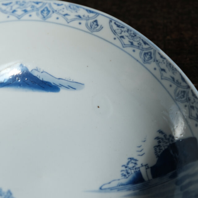 素朴な風景図◇縁はオリエンタルな文様。瀬戸焼 時代染付印判大鉢 碗