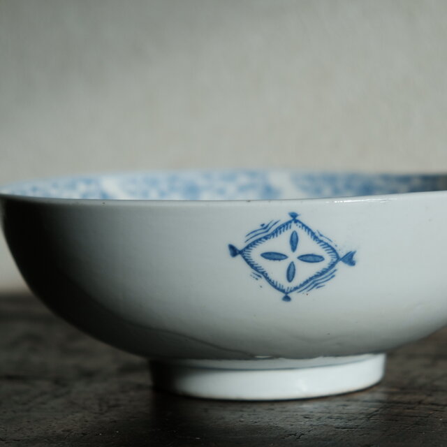 素朴な風景図◇縁はオリエンタルな文様。瀬戸焼 時代染付印判大鉢 碗
