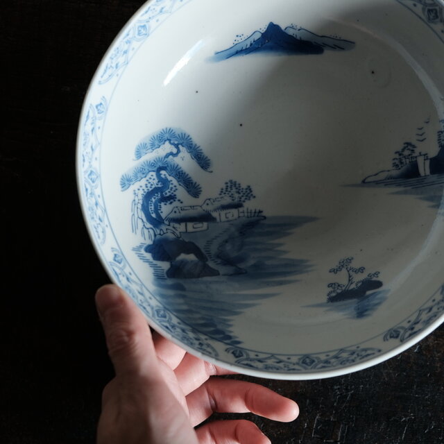 素朴な風景図◇縁はオリエンタルな文様。瀬戸焼 時代染付印判大鉢 碗