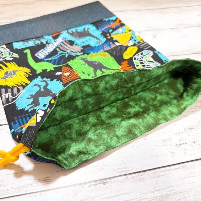 巾着袋 大 【恐竜】 | iichi 日々の暮らしを心地よくするハンドメイド