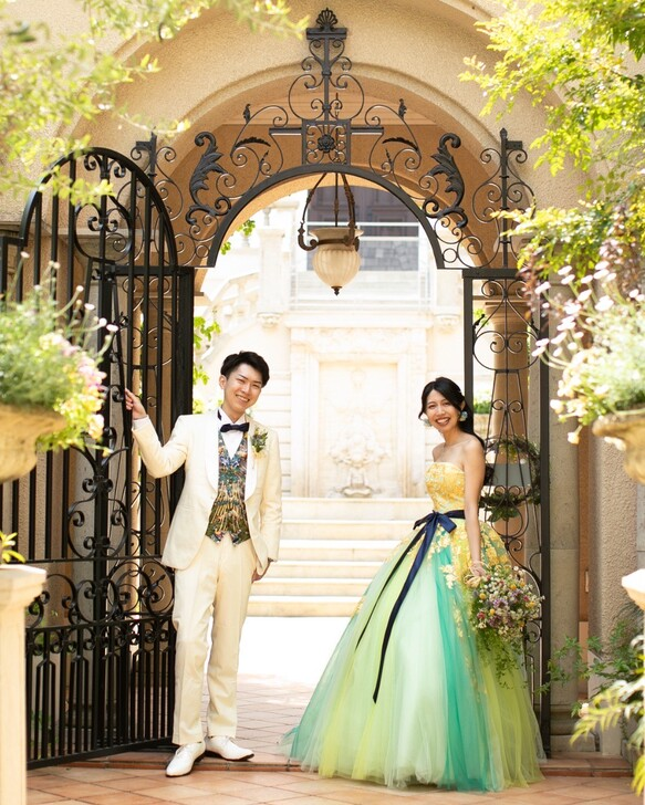 【カラードレス】チュールスカート チュールドレス 結婚式 披露宴 前撮り 花嫁 実例写真！カラードレス グリーン グラデーション ベアトップ 繊細