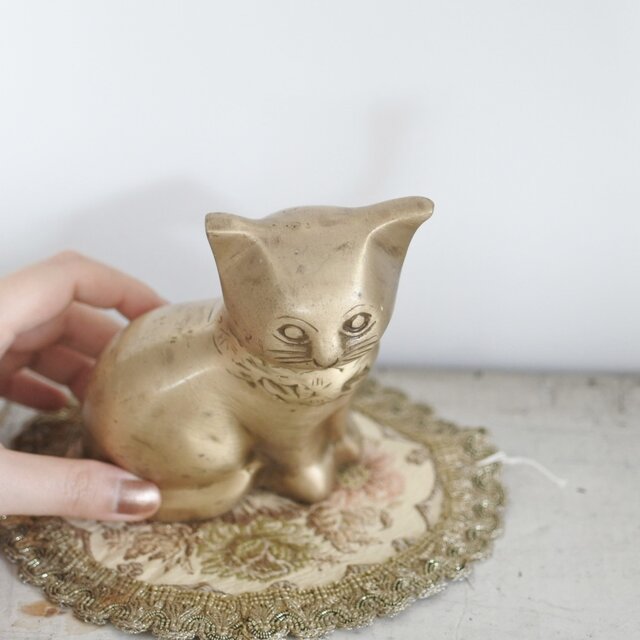 古い大きな真鍮の猫ちゃん | iichi 日々の暮らしを心地よくする
