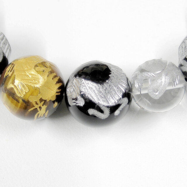 青龍が彫られたタイガーアイとオニキス、玄武が彫られた本水晶の