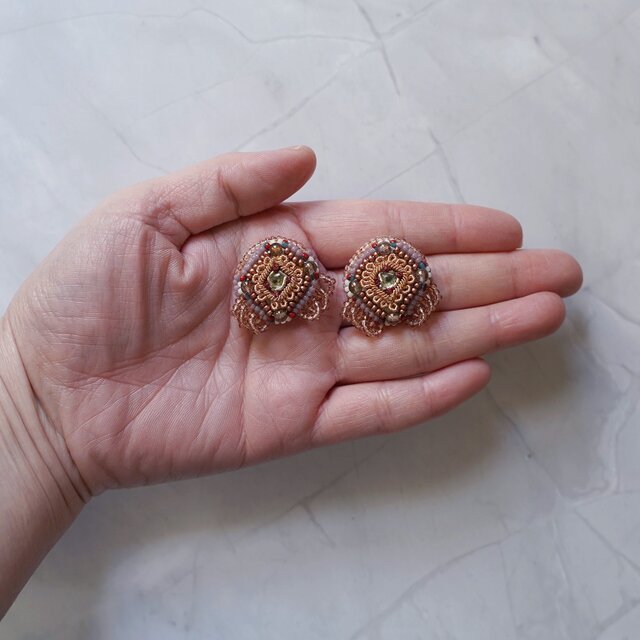 サージカルステンレス⭐︎ビーズ刺繍ピアス おしゃべりなピアス・イヤリング61｜インド刺繍×コッパー×大ぶり