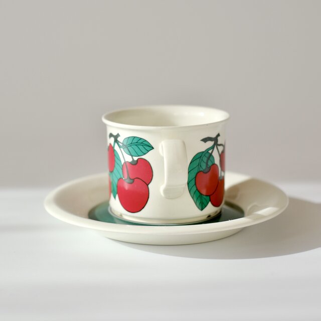 ARABIA kirsikka コーヒーカップ&ソーサー　さくらんぼ ARABIA kirsikka コーヒーカップ&ソーサー さくらんぼ 食器