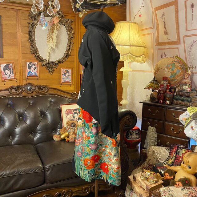 黒留袖 着物 リメイク ワンピース ドレス 和洋折衷 洗える 化繊 ハンドメイド レトロ 古着 翡翠の風と優美なる古典花 TKW-106 黒留袖 着物 リメイク ワンピース ドレス 和洋折衷 洗える 化繊 翡翠の