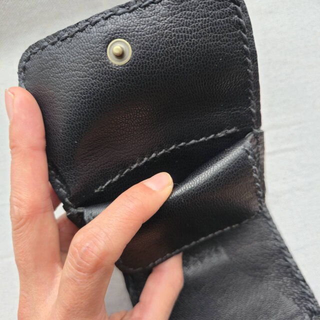 鹿革の三つ折り財布 ブラックオニキス 鹿革の三つ折り財布 ブラックオニキス | iichi 日々の暮らしを心地よく