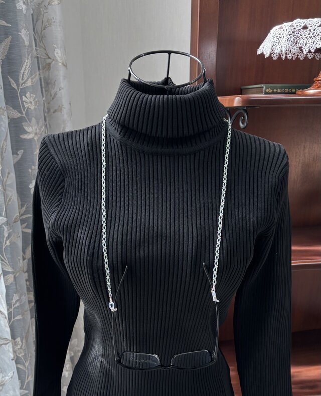 メガネチェーン　ハンドメイド　タティングレース　ブラック ピスタチオ》「魅せる」タティングレースのグラスチェーン | iichi