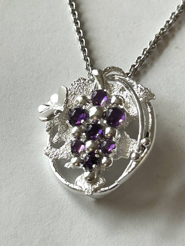 葡萄と蝶々 シルバーブローチペンダント | iichi 日々の暮らしを