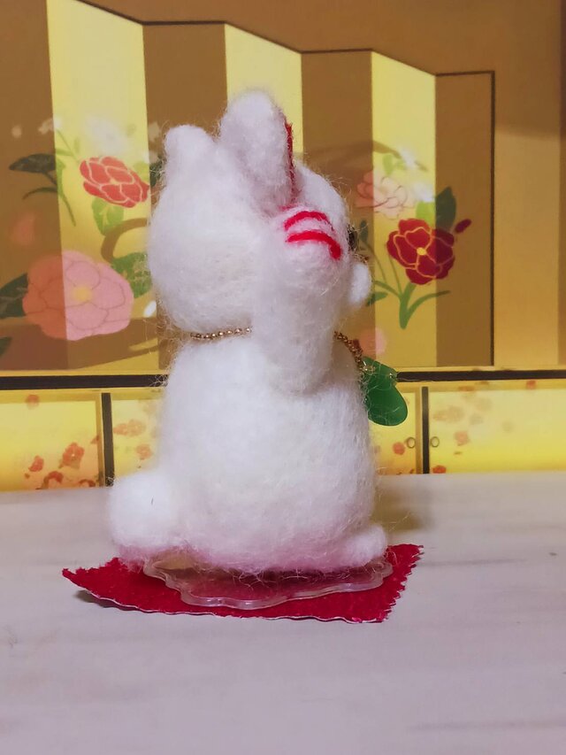羊毛フェルト 白い可愛い 招き猫 緑色の飾福袋・小判金色のチャーム