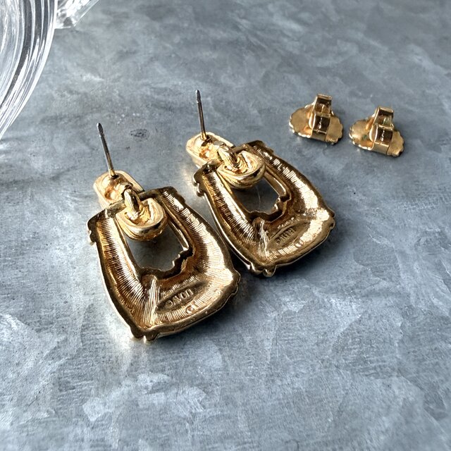 ビンテージ象牙調金巻きバングルとピアス PA458-【 AVON 】エイボン・ヴィンテージピアス Cream White Enamel