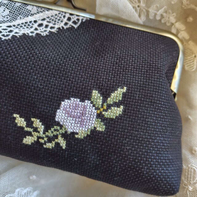 アンティークレース*クロスステッチ*がま口*黒 | iichi 日々の暮らしを