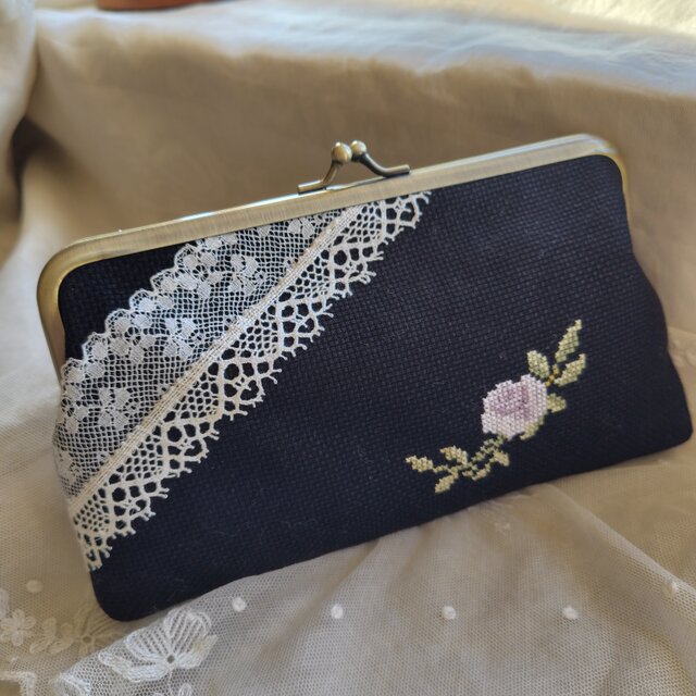 アンティークレース*クロスステッチ*がま口*黒 | iichi 日々の暮らしを