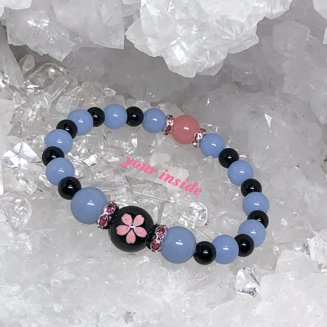 桜 ピンク彫りオニキス ルミナスストーン 夜光石 天然石ブレスレット