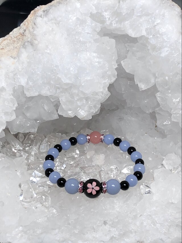 桜 ピンク彫りオニキス ルミナスストーン 夜光石 天然石ブレスレット