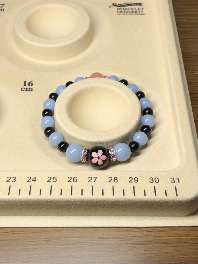 桜 ピンク彫りオニキス ルミナスストーン 夜光石 天然石ブレスレット