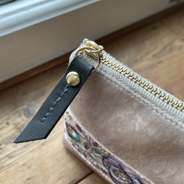 インド刺繍リボンL字ファスナー長財布(ベージュ系クラッシュベロアⅡ