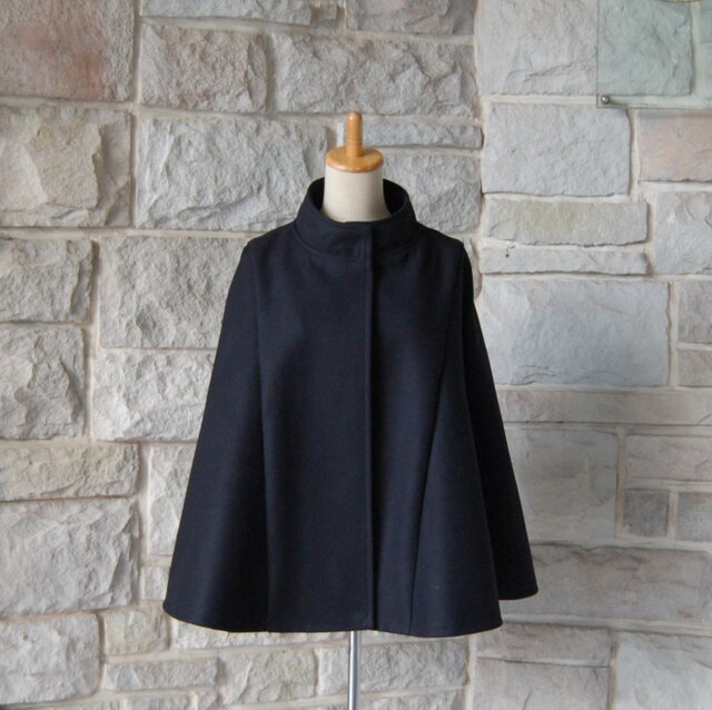 エレガント スタンドカラー ケープコート 】 ブラックの表生地