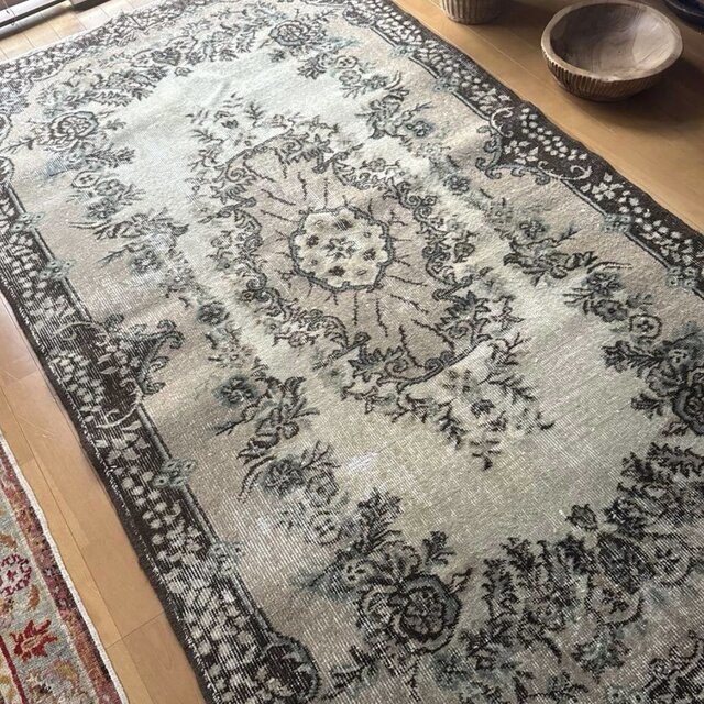 127×220花や実 王道メダリオン 控えめカラー トルコヴィンテージラグ